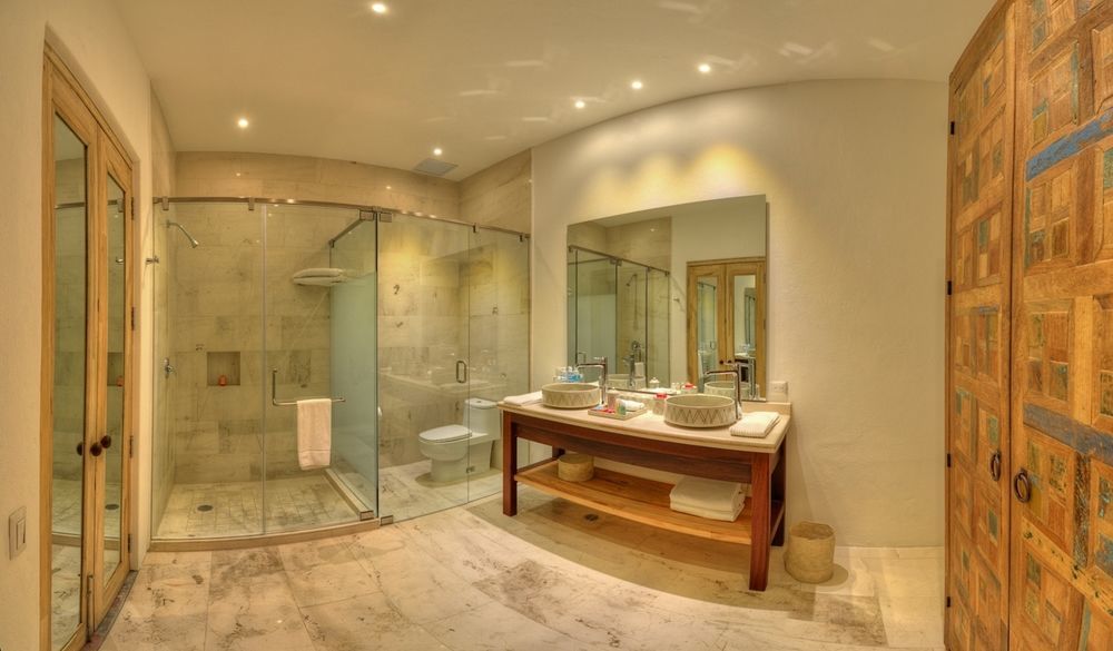 Hotel Boutique Casareyna Puebla Exterior foto A bathroom with a shower enclosure